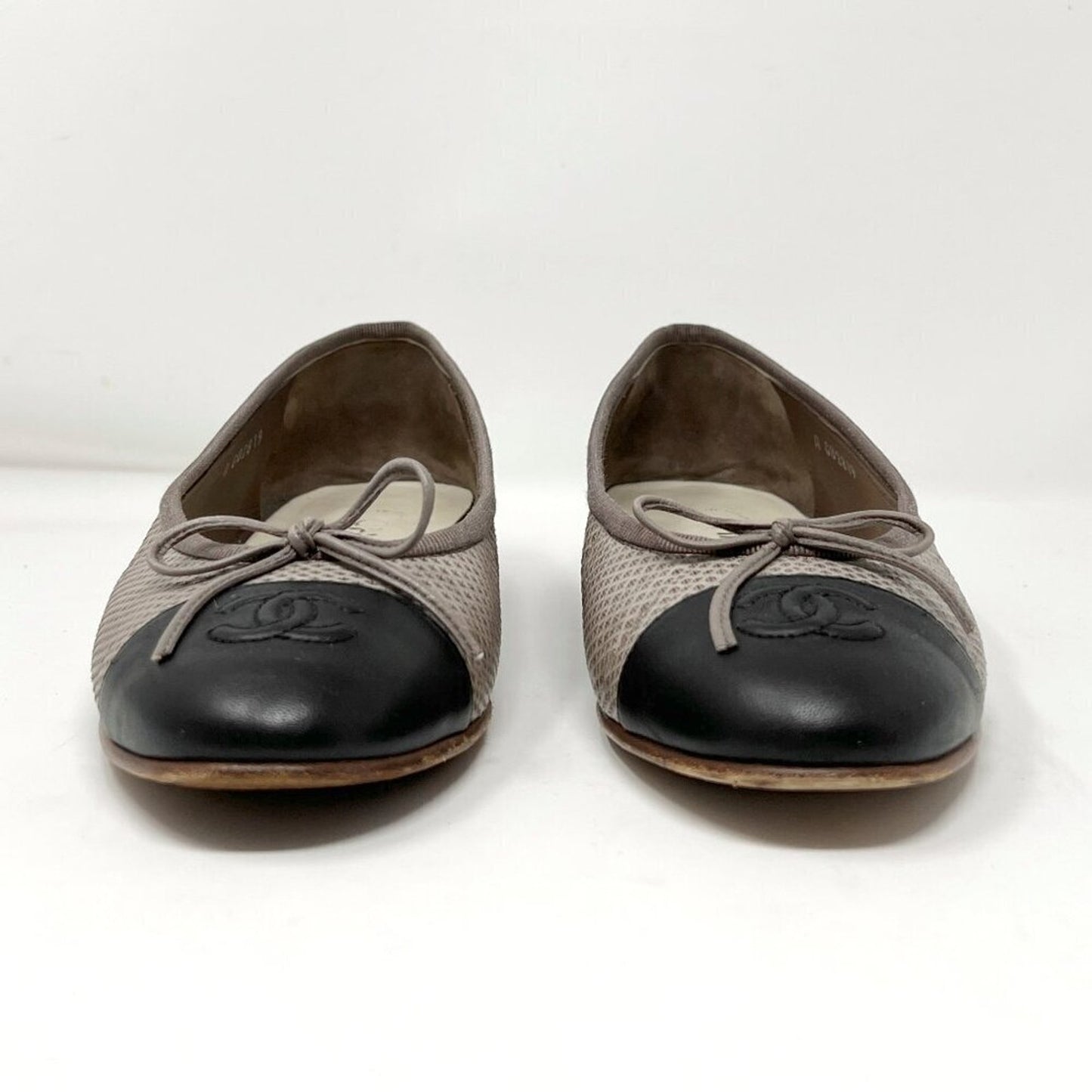 Chanel Two Toned Black Tan Leather Logo Cap Toe Bow Round Toe Ballet Flats