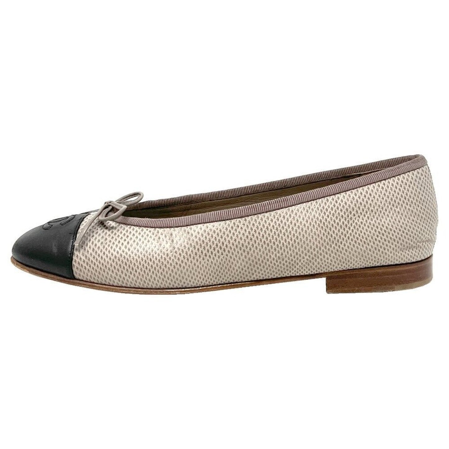 Chanel Two Toned Black Tan Leather Logo Cap Toe Bow Round Toe Ballet Flats