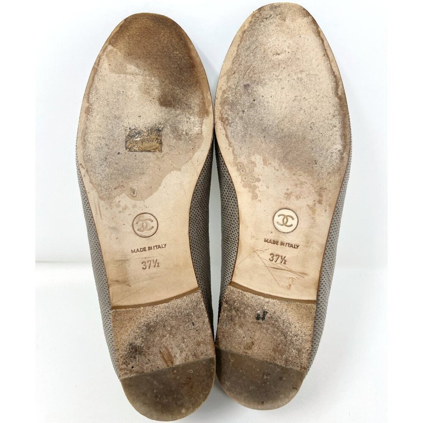 Chanel Two Toned Black Tan Leather Logo Cap Toe Bow Round Toe Ballet Flats