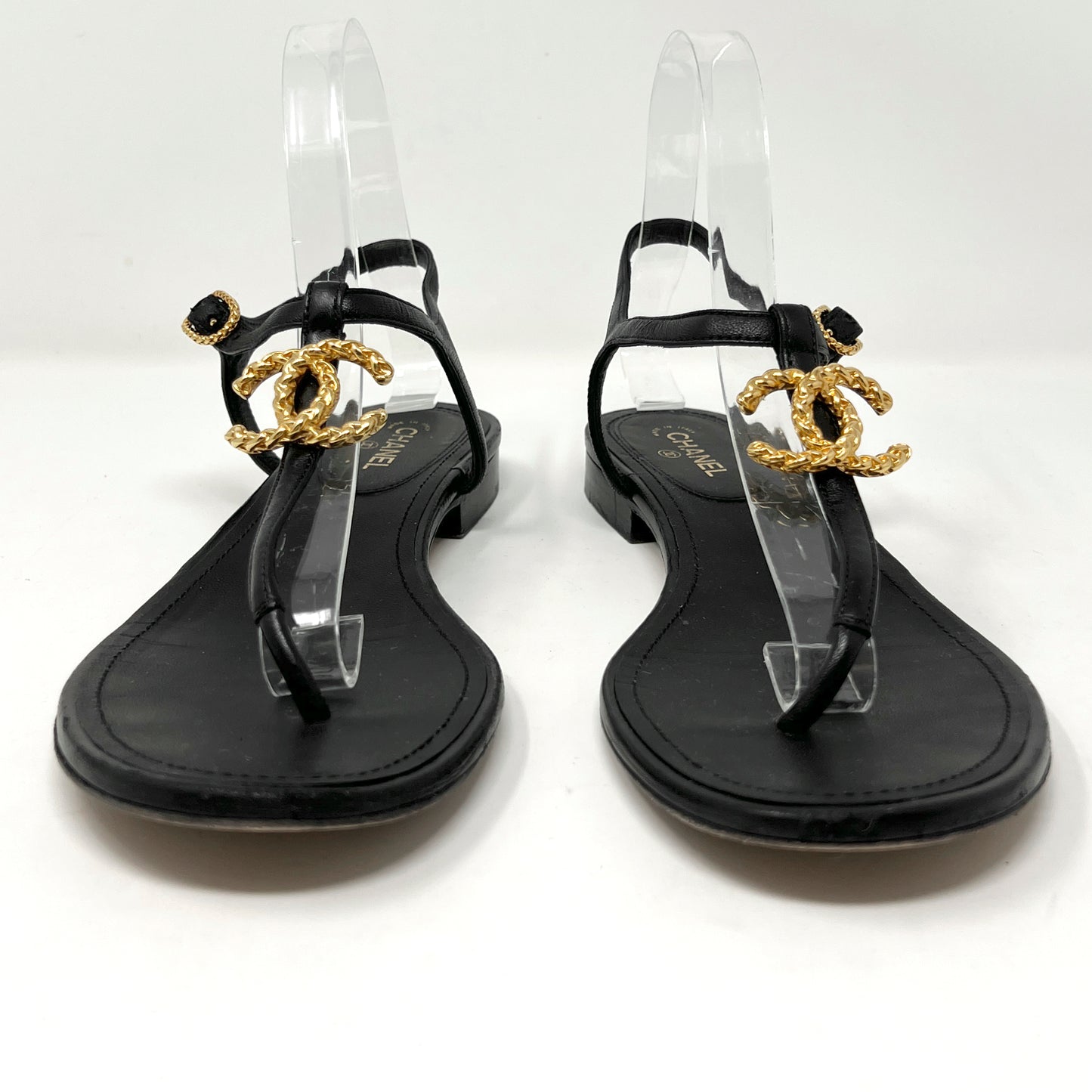 Chanel Black Leather Gold Metallic Interlocking Logo Flat Thong Sandals Size EU 39