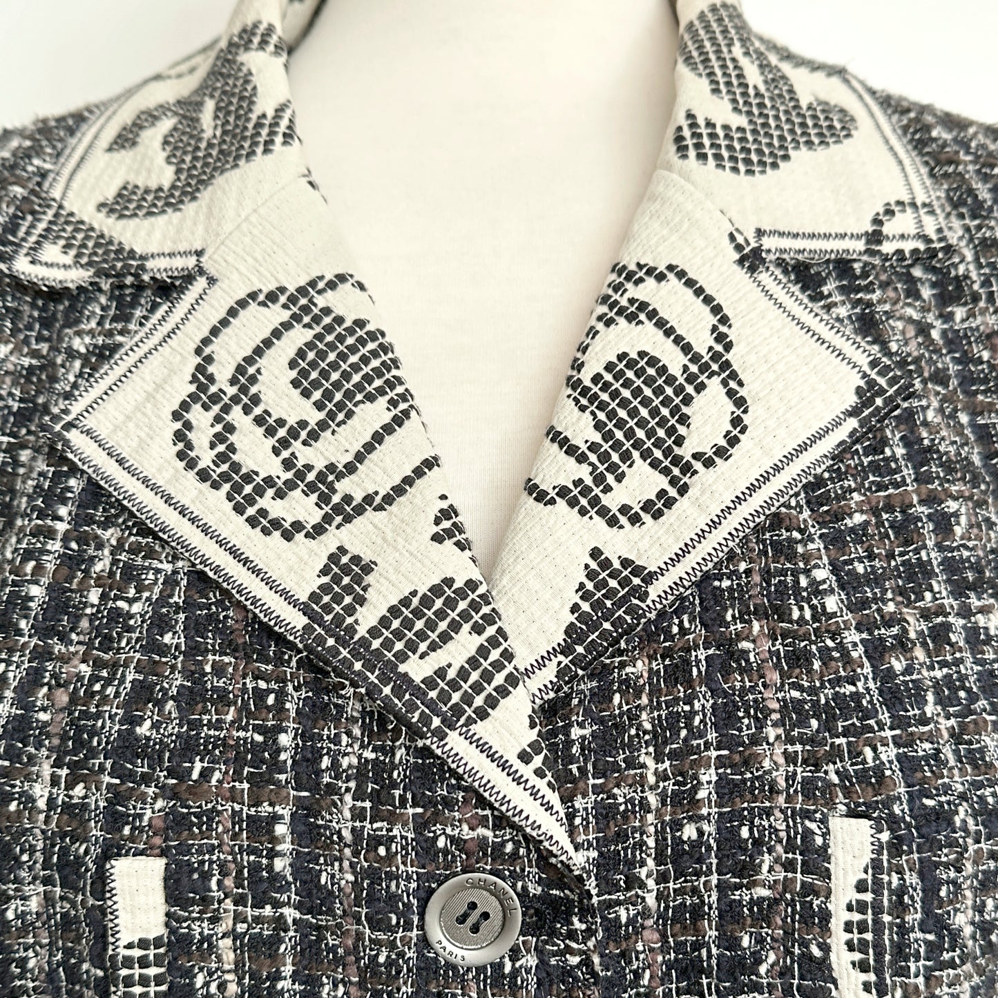 Chanel Vintage Tweed Logo Collar Blazer Jacket Size EU 42