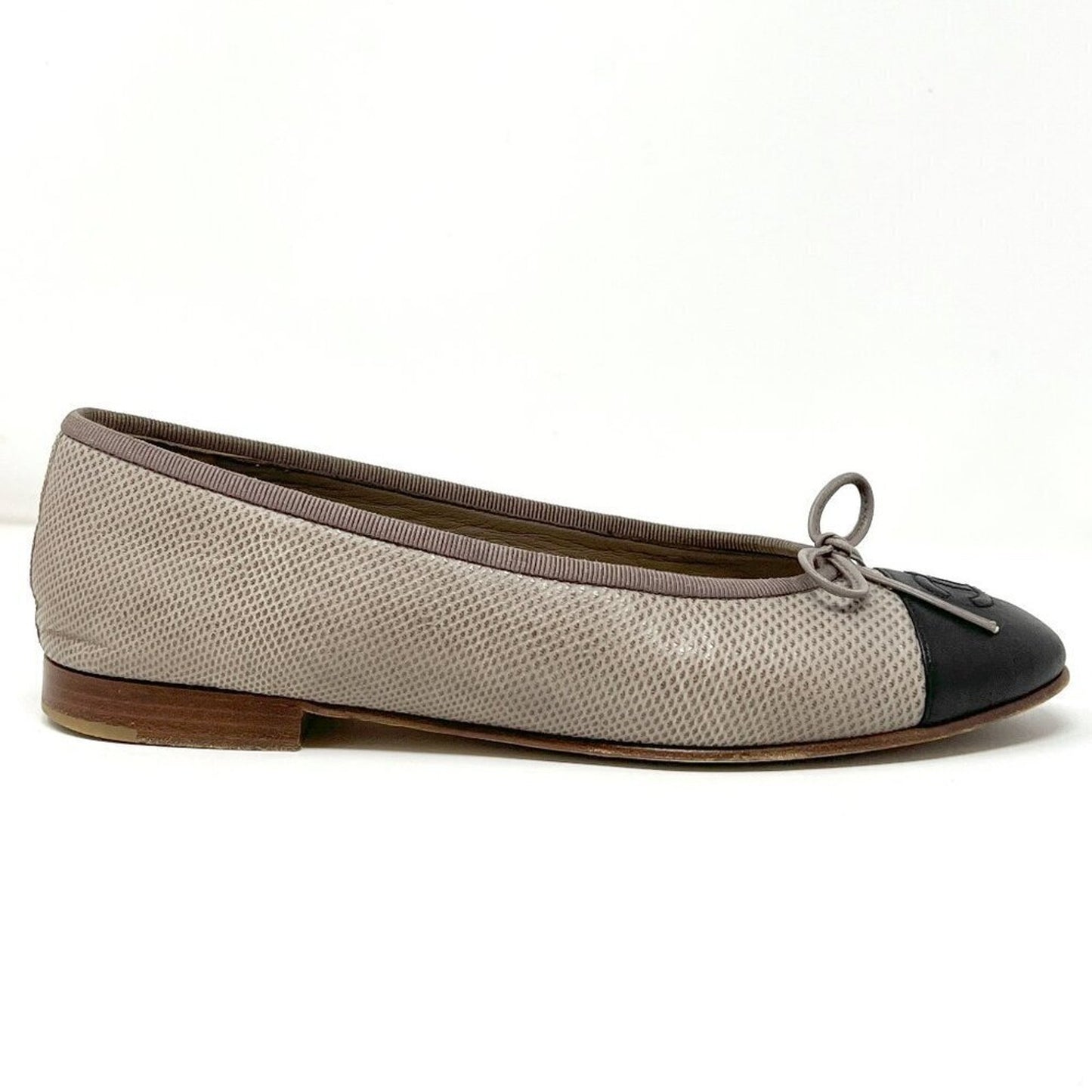 Chanel Two Toned Black Tan Leather Logo Cap Toe Bow Round Toe Ballet Flats