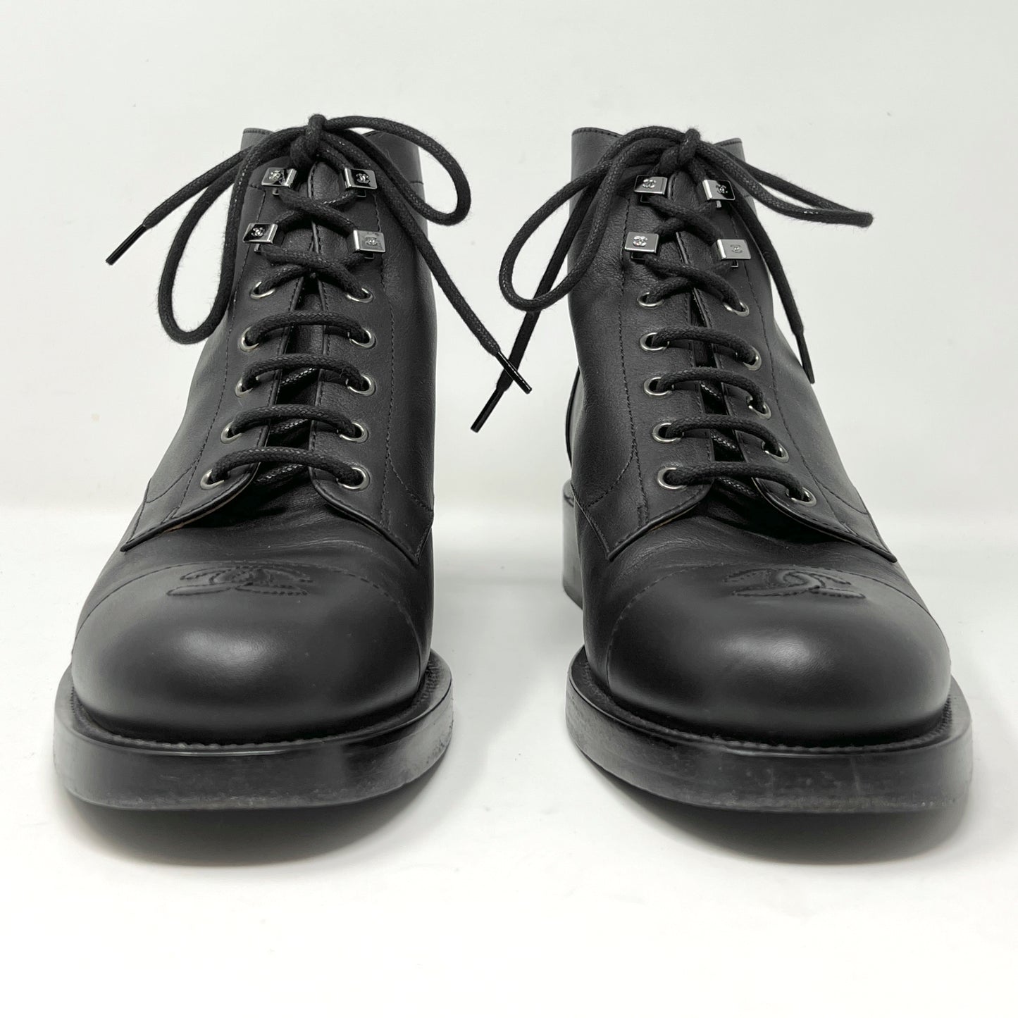 Chanel 2020 Black Leather Logo Cap Toe Lace up Combat Ankle Boots Size EU 40.5