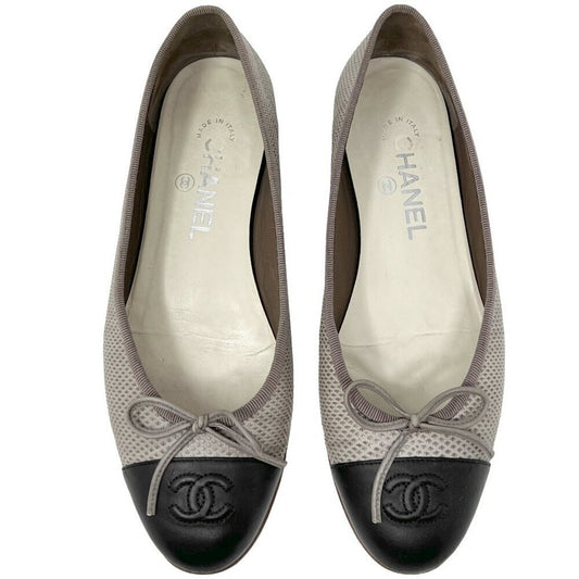 Chanel Two Toned Black Tan Leather Logo Cap Toe Bow Round Toe Ballet Flats