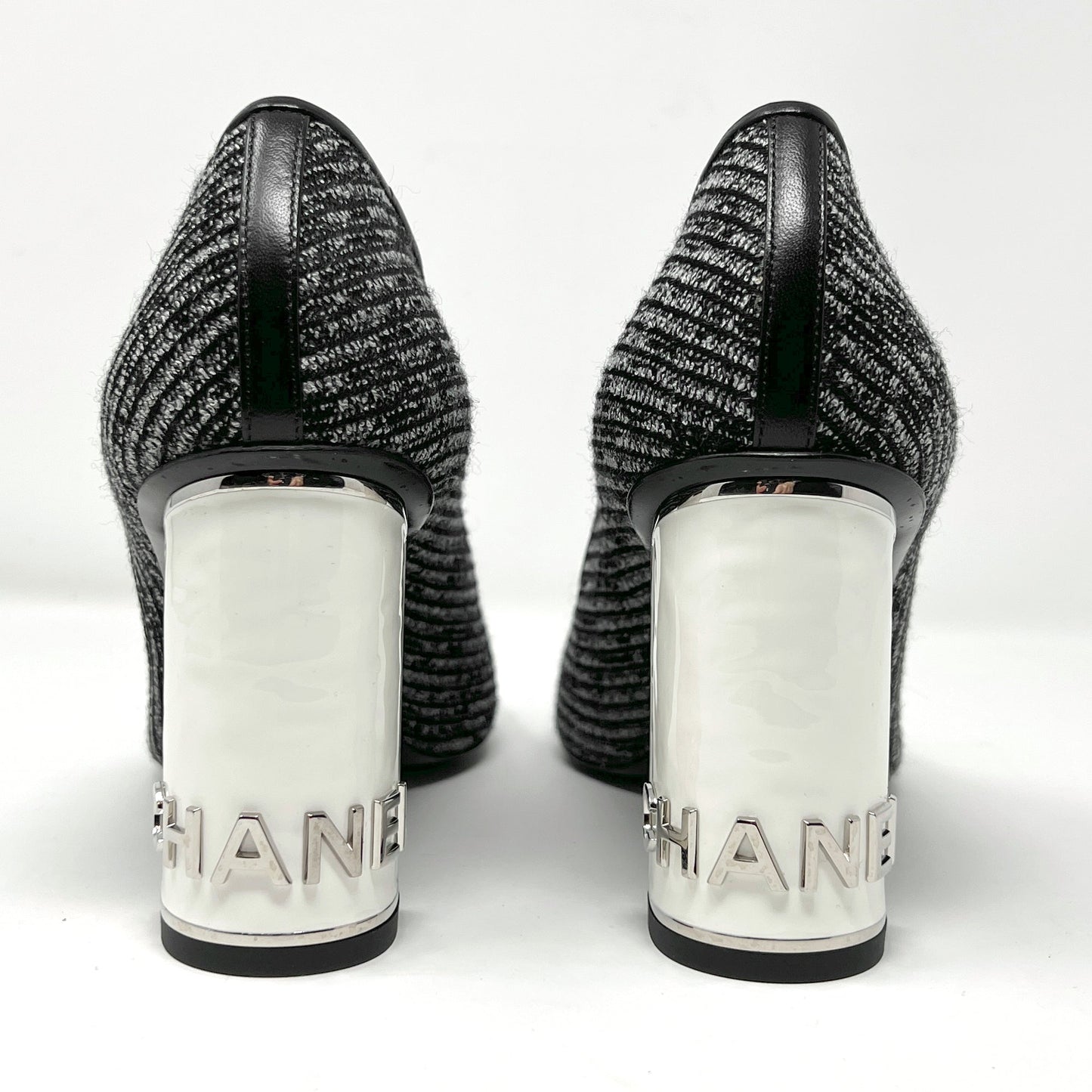 Chanel Tweed Wool Grey Black Cap Toe Round Pumps White Chanel Logo Heels Pumps Size EU 38
