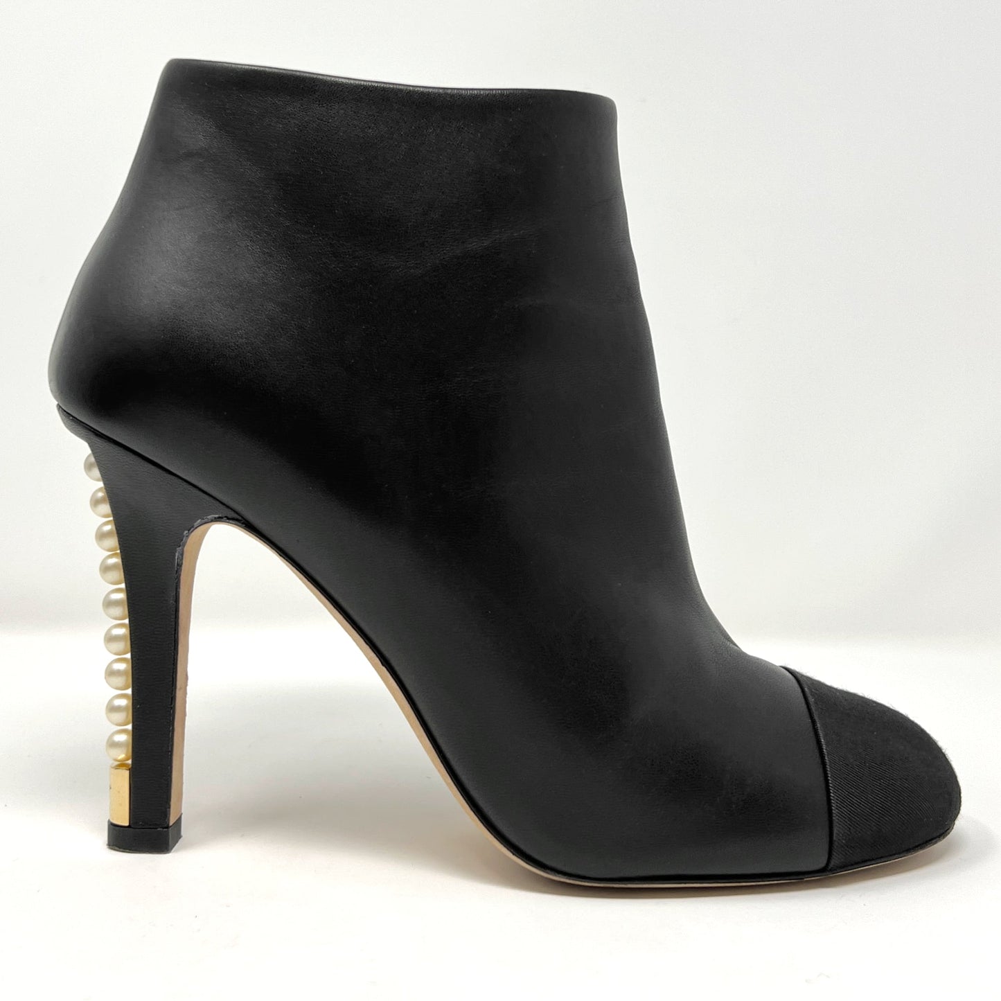 Chanel 2017 Fall Black Leather Grosgrain Cap Toe Metal Pearl Heels Ankle Boots Size EU 40