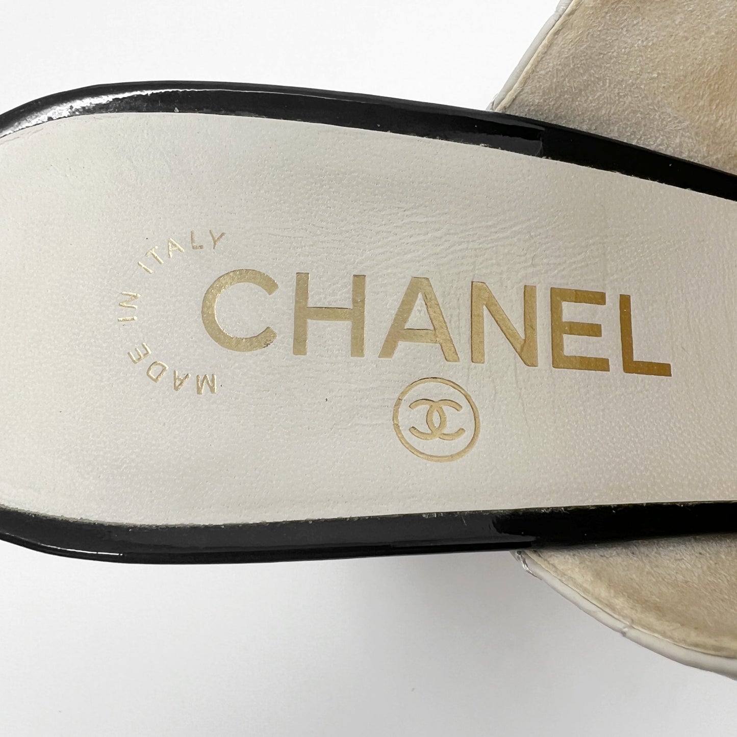 Chanel CC Logo Mules Two Toned Cap Toe Black Cream Quilted Leather High Heels Size EU 39